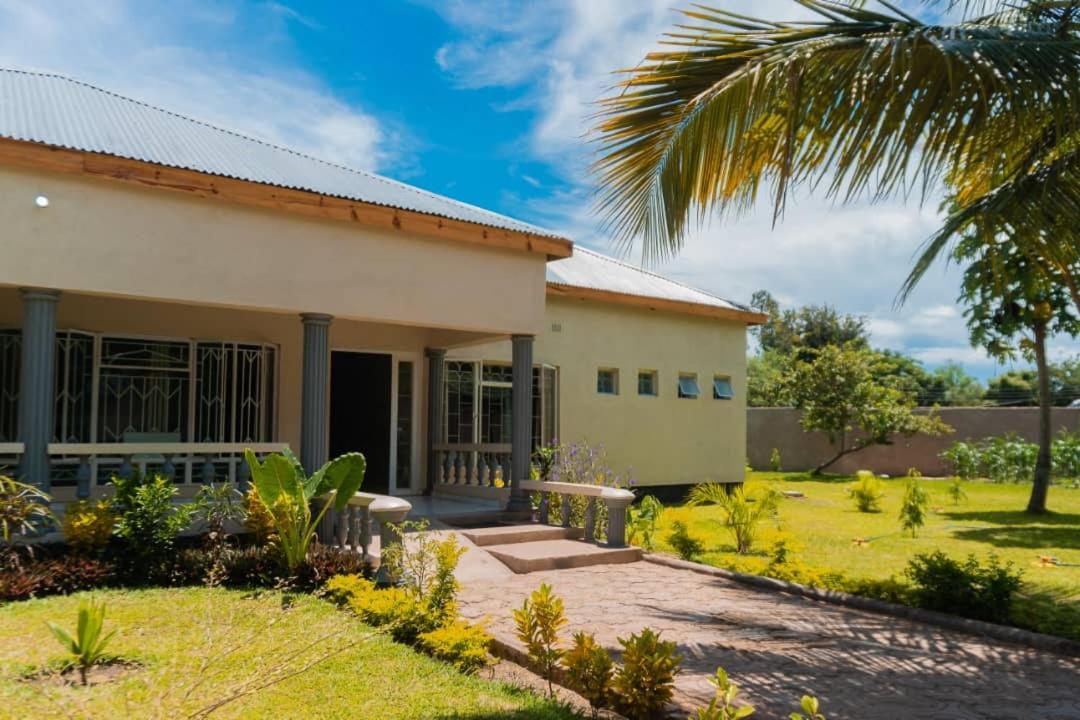 Adams Lodges Ltd Mangochi Exterior foto
